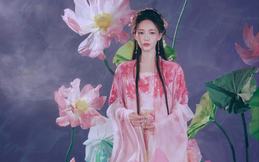 荷花美女 古风 李一桐 4K电脑壁纸 3840x2400